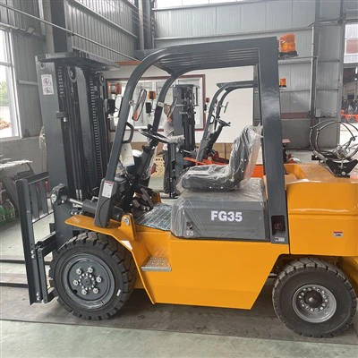 Wózek widłowy z silnikiem Diesla i LPG